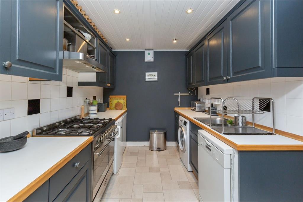 6/3 Leopold Place
Edinburgh
EH7 5JW - image 4