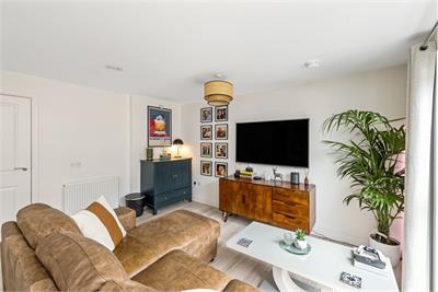 Flat 4, 16, Margaret Thomson Crescent, Edinburgh, EH6 7FD - image 4