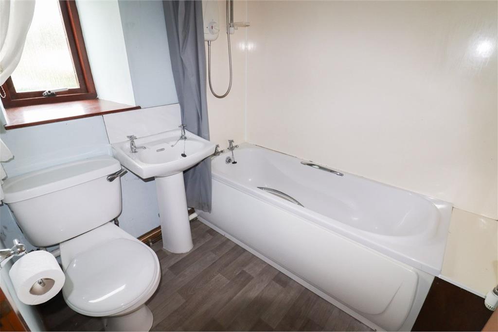Deeside,
42 Main Street,
Crossmichael,
Castle Douglas,
DG7 3AU - image 16