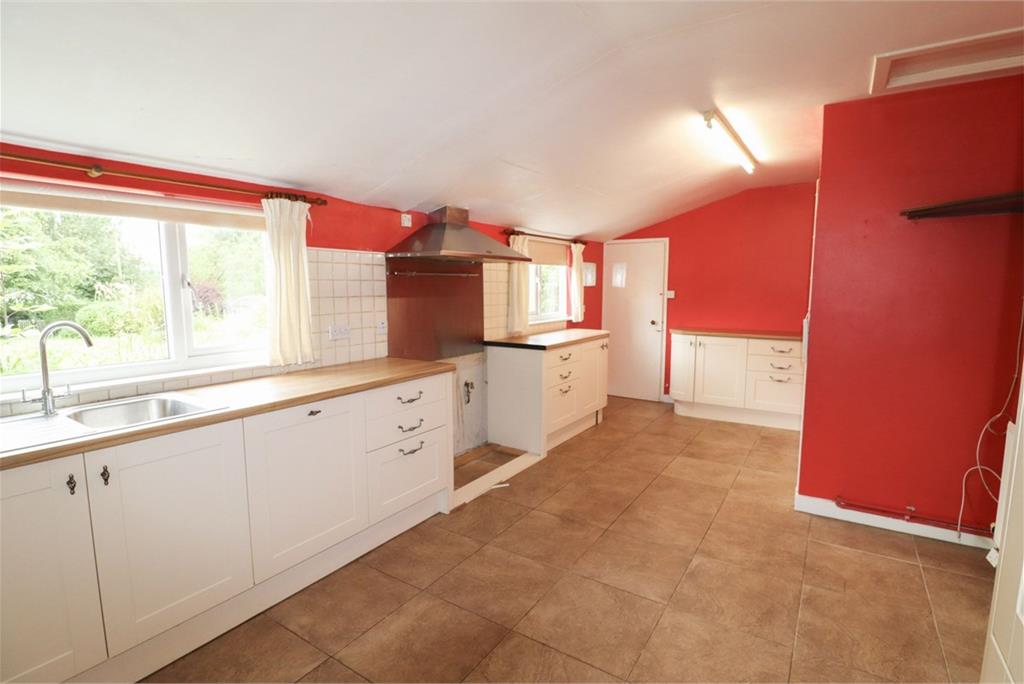 Deeside,
42 Main Street,
Crossmichael,
Castle Douglas,
DG7 3AU - image 7