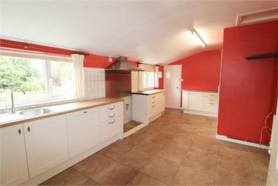 Deeside, 42 Main Street, Crossmichael, Castle Douglas, DG7 3AU - image 7