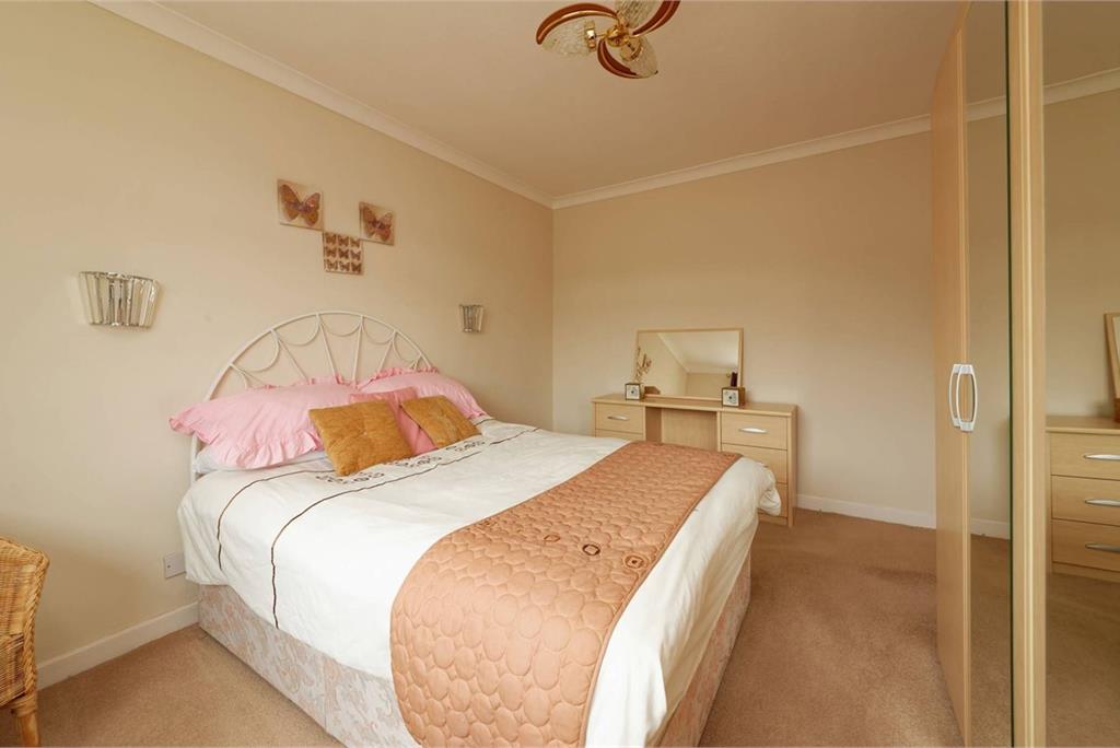 6 Lomond Court, Barrhead, Glasgow, G78 2DY - image 12