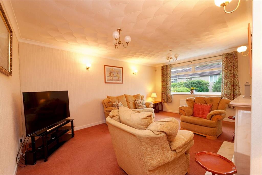 6 Lomond Court, Barrhead, Glasgow, G78 2DY - image 4