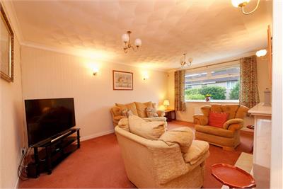 6 Lomond Court, Barrhead, Glasgow, G78 2DY - image 4