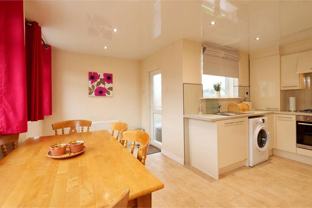6 Lomond Court, Barrhead, Glasgow, G78 2DY - image 6