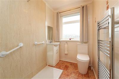 6 Lomond Court, Barrhead, Glasgow, G78 2DY - image 9