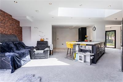 70 Salvesen Gardens, Edinburgh, EH4 5JR - image 3