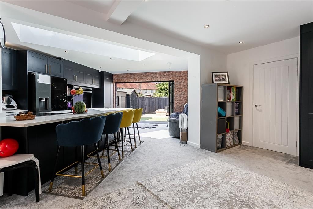 70 Salvesen Gardens,
Edinburgh,
EH4 5JR - image 6