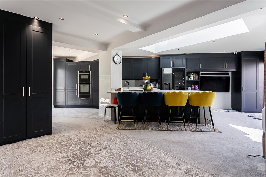 70 Salvesen Gardens,
Edinburgh,
EH4 5JR - image 7