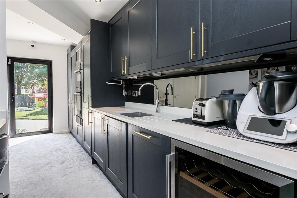 70 Salvesen Gardens,
Edinburgh,
EH4 5JR - image 10