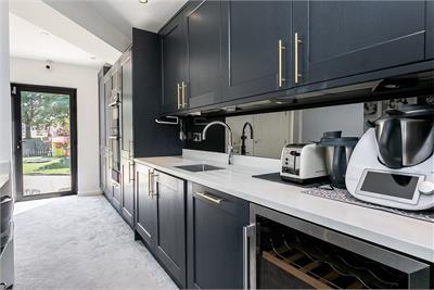 70 Salvesen Gardens, Edinburgh, EH4 5JR - image 10