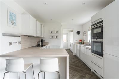10 Ramslack Street, Balerno, EH14 5FE - image 3