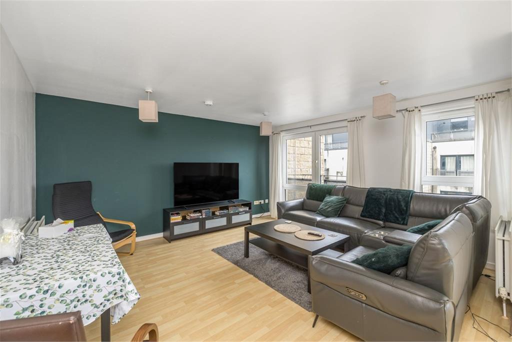 1/15 Hawkhill Close, Edinburgh, EH7 6AB - image 2
