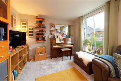 2/1 5 Richmond Park Gardens, Oatlands, G5 0HG - image 4