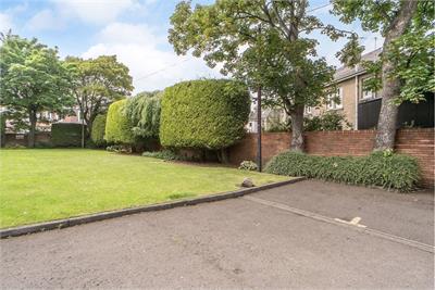6/12 Hawthornden Place, Edinburgh, EH7 4RG - image 13