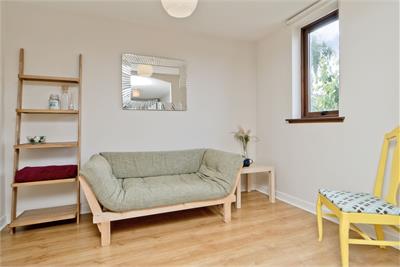 6/12 Hawthornden Place, Edinburgh, EH7 4RG - image 5