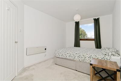 6/12 Hawthornden Place, Edinburgh, EH7 4RG - image 8