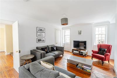 12/4 Robertson's Close, Old Town, Edinburgh, EH1 1LY - image 2