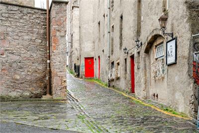 12/4 Robertson's Close, Old Town, Edinburgh, EH1 1LY - image 1