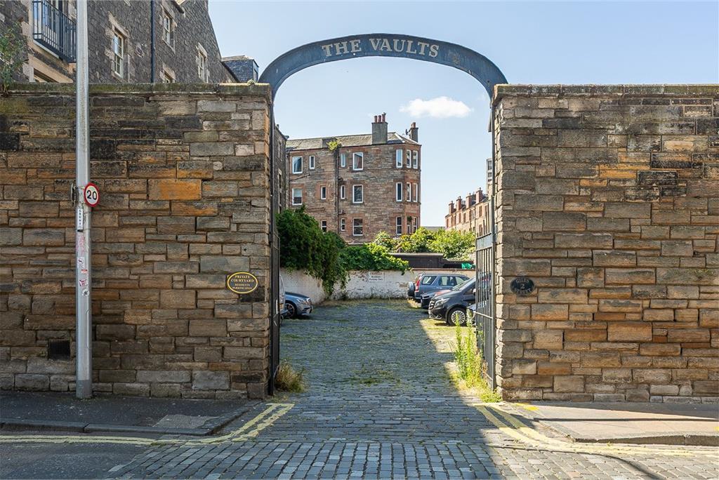 2/9 Giles Street,
Edinburgh,
EH6 6DJ - image 26