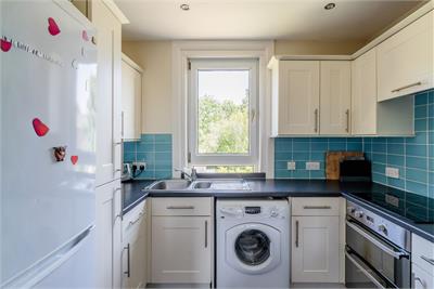 124/2 Stenhouse Crescent, Edinburgh, EH11 3HU - image 5