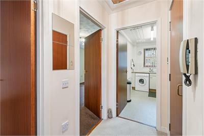 7/4 Wardiefield, Edinburgh, EH5 1RX - image 2