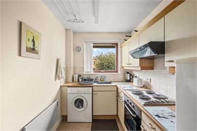 7/4 Wardiefield, Edinburgh, EH5 1RX - image 12