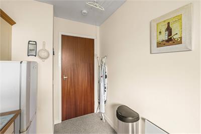 7/4 Wardiefield, Edinburgh, EH5 1RX - image 15