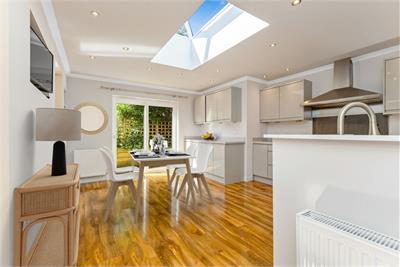 6 Dolphin Gardens East, Currie, EH14 5RB - image 4
