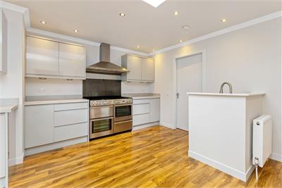 6 Dolphin Gardens East, Currie, EH14 5RB - image 6