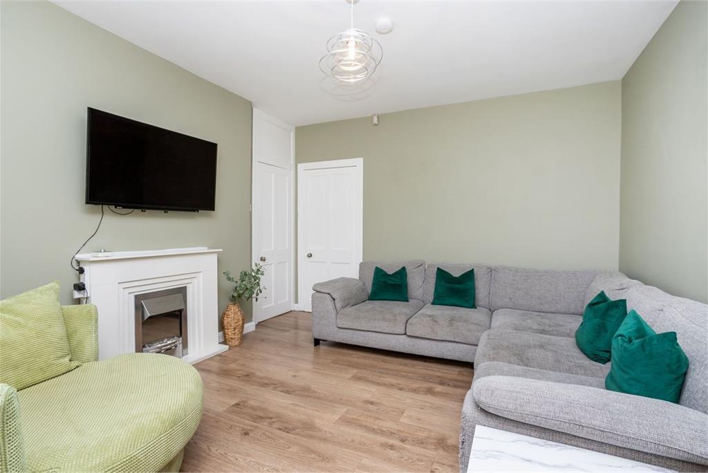 4/2 Restalrig Road South, EDINBURGH, EH7 6LD - image 3