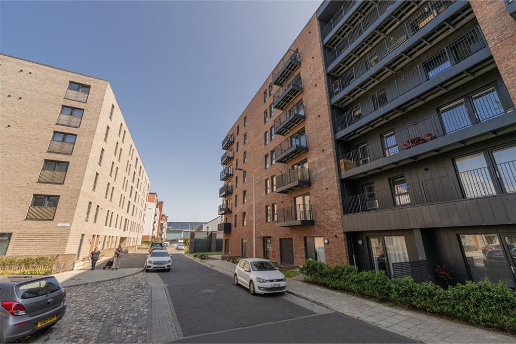 Flat 1,
13 Pillans Place,
Edinburgh,
EH6 7FG - image 24