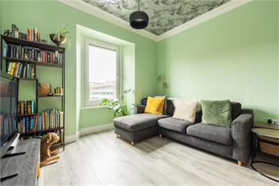 16/10 Hillend Place, Edinburgh, EH8 7AE - image 4