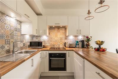 16/10 Hillend Place, Edinburgh, EH8 7AE - image 5