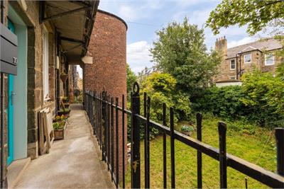 16/10 Hillend Place, Edinburgh, EH8 7AE - image 10