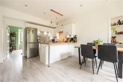 16/10 Hillend Place, Edinburgh, EH8 7AE - image 1