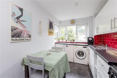 9/6 Newhaven Main Street, Edinburgh, EH6 4NA - image 3