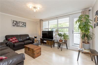 9/6 Newhaven Main Street, Edinburgh, EH6 4NA - image 4