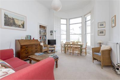 8 (1F) Westhall Gardens, Bruntsfield, Edinburgh, EH10 4JQ - image 2
