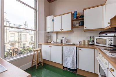 8 (1F) Westhall Gardens, Bruntsfield, Edinburgh, EH10 4JQ - image 5