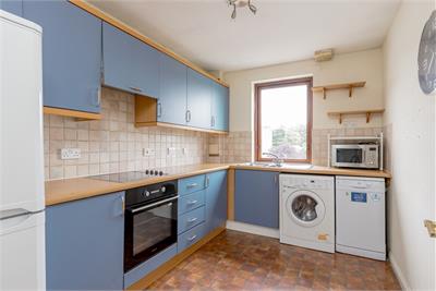 49/8 West Bryson Road, Harrison Park Apartments, Edinburgh, EH11 1BQ - image 12