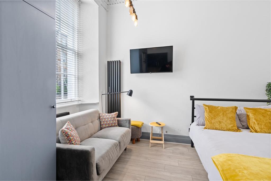 13 West Newington Place,
Edinburgh,
EH9 1QU - image 3