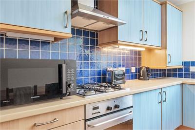 102/4 Crewe Road North, Edinburgh, EH5 2NE - image 3