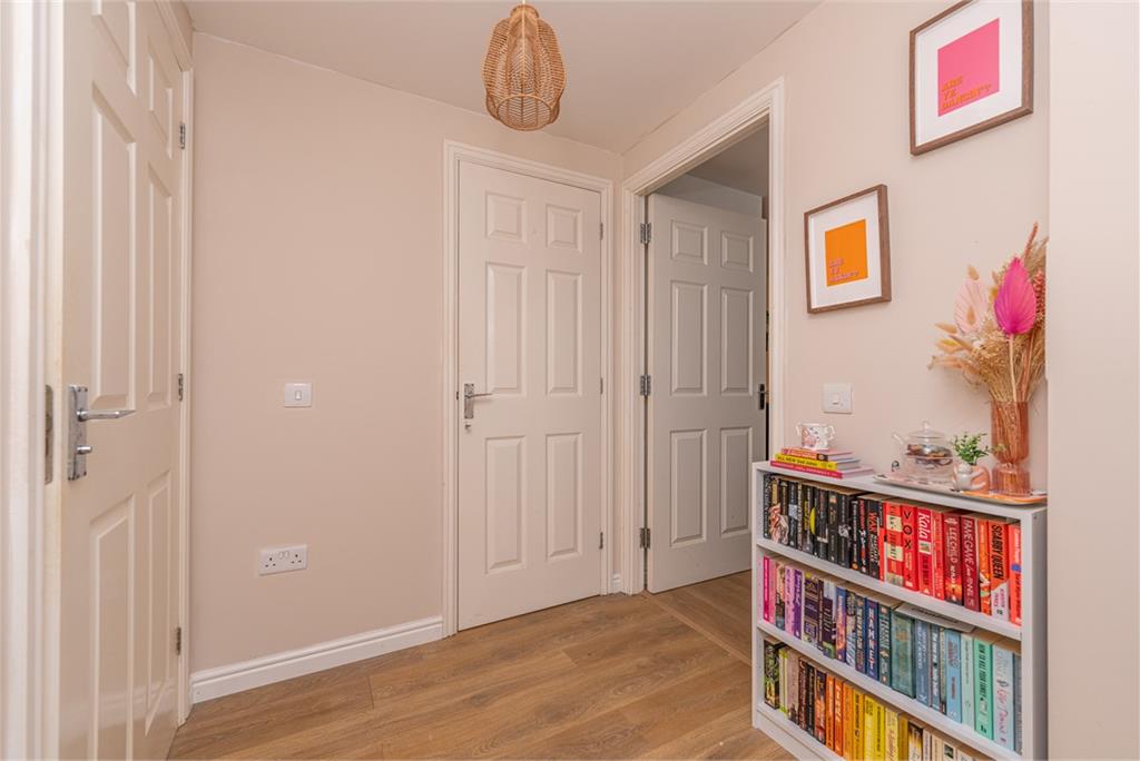 12 Slateford Gait,
Edinburgh,
EH11 1GW - image 9