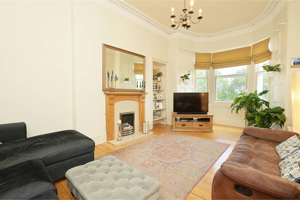 3F1, 148 Brunton Gardens, EH7 5ET - image 2