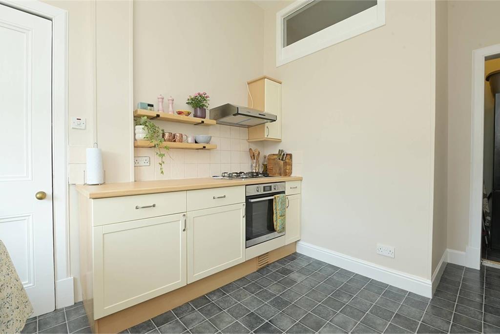 3F1, 148 Brunton Gardens, EH7 5ET - image 11