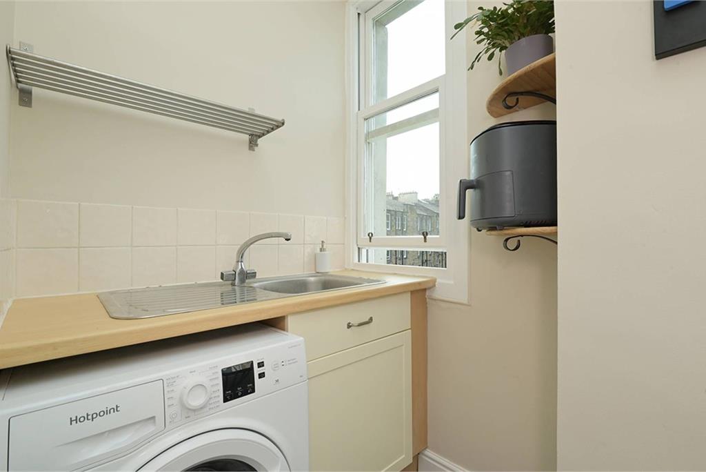 3F1, 148 Brunton Gardens, EH7 5ET - image 12