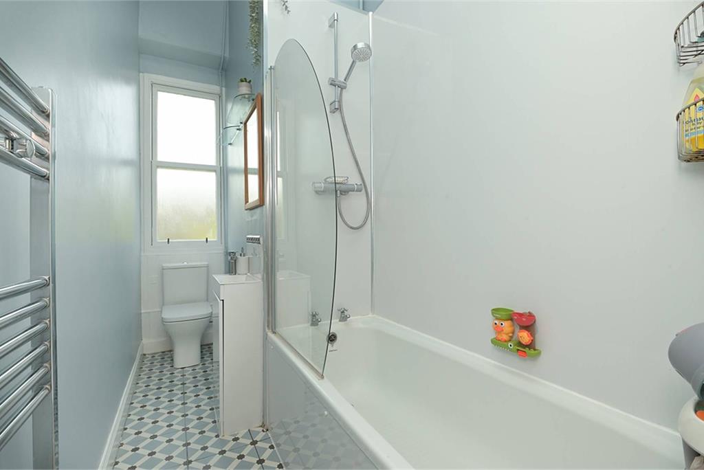 3F1, 148 Brunton Gardens, EH7 5ET - image 17