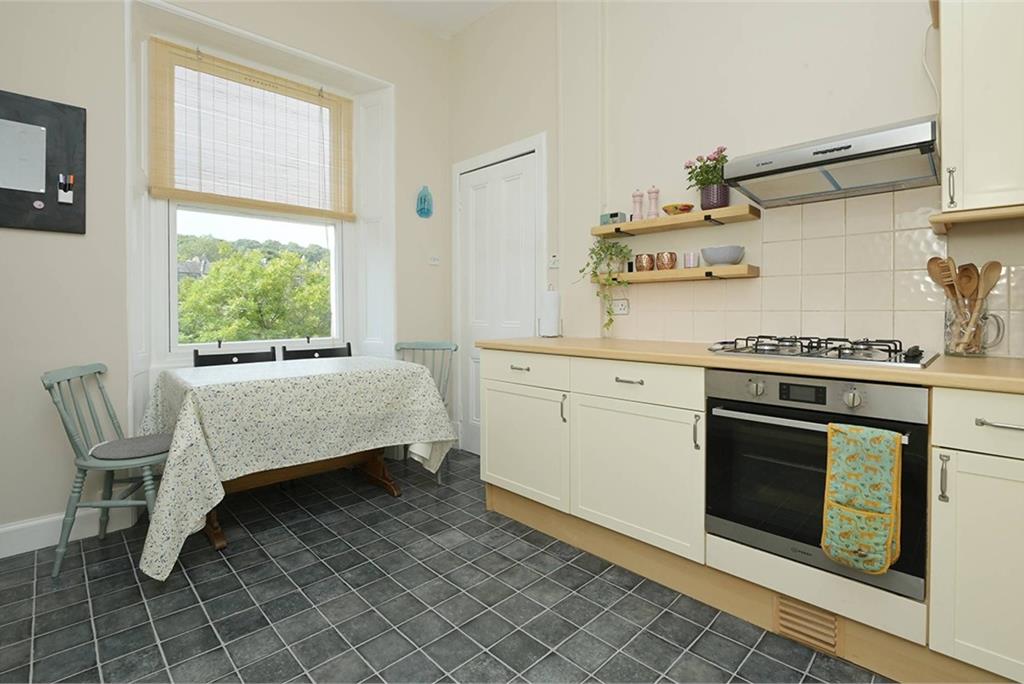 3F1, 148 Brunton Gardens, EH7 5ET - image 8