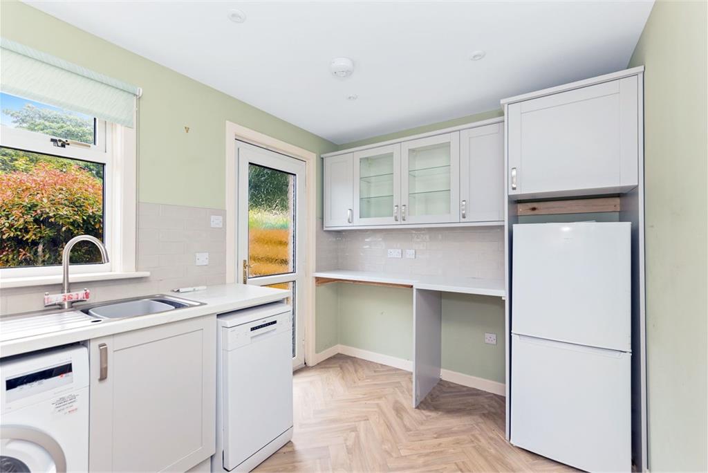 148 Fauldburn, East Craigs, Edinburgh EH12 8YJ - image 5